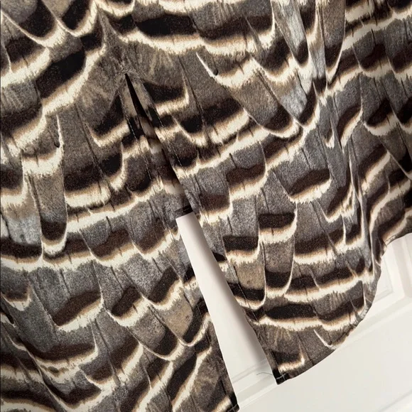 Rose & Olive Black and Gray Patterned Blouse - Picture 6 of 10